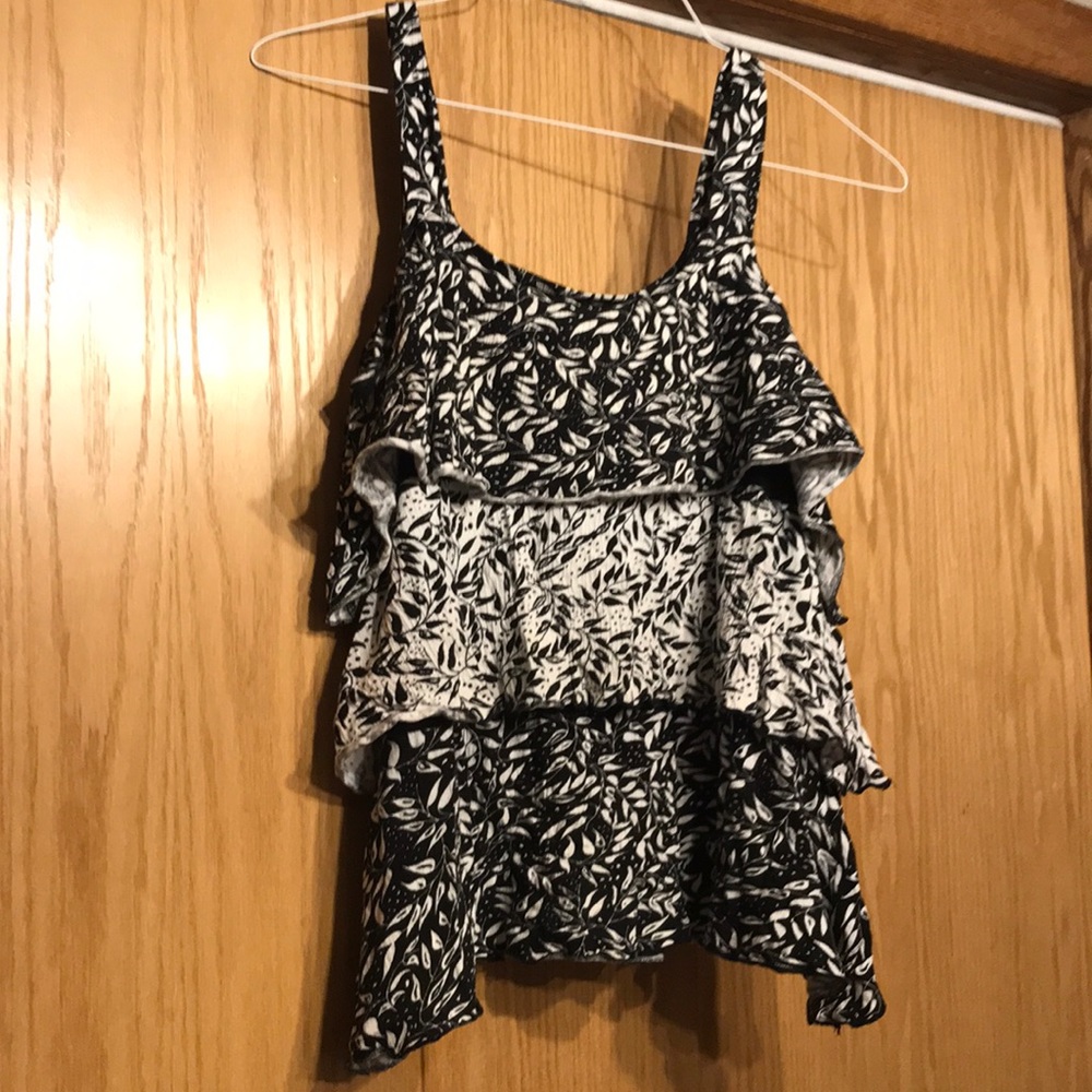 Susan Lawrence black/white ruffled patterned tank